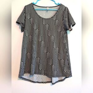 Lularoe black and white short sleeve top size medium